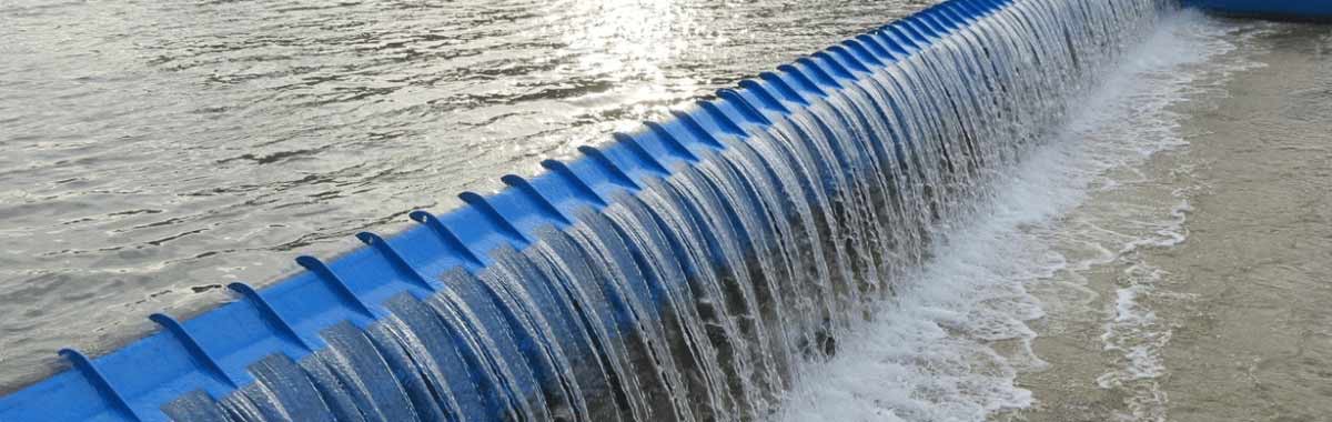 Hydraulic Weir overflowing